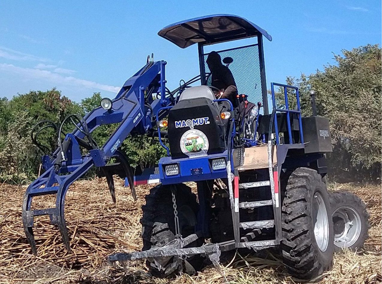 Alzadora de caña EG4000, TRACTOR LOVOL 904